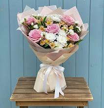 Букет цветов из:  Гвоздики, Орхидеи и Розы в Атаманской