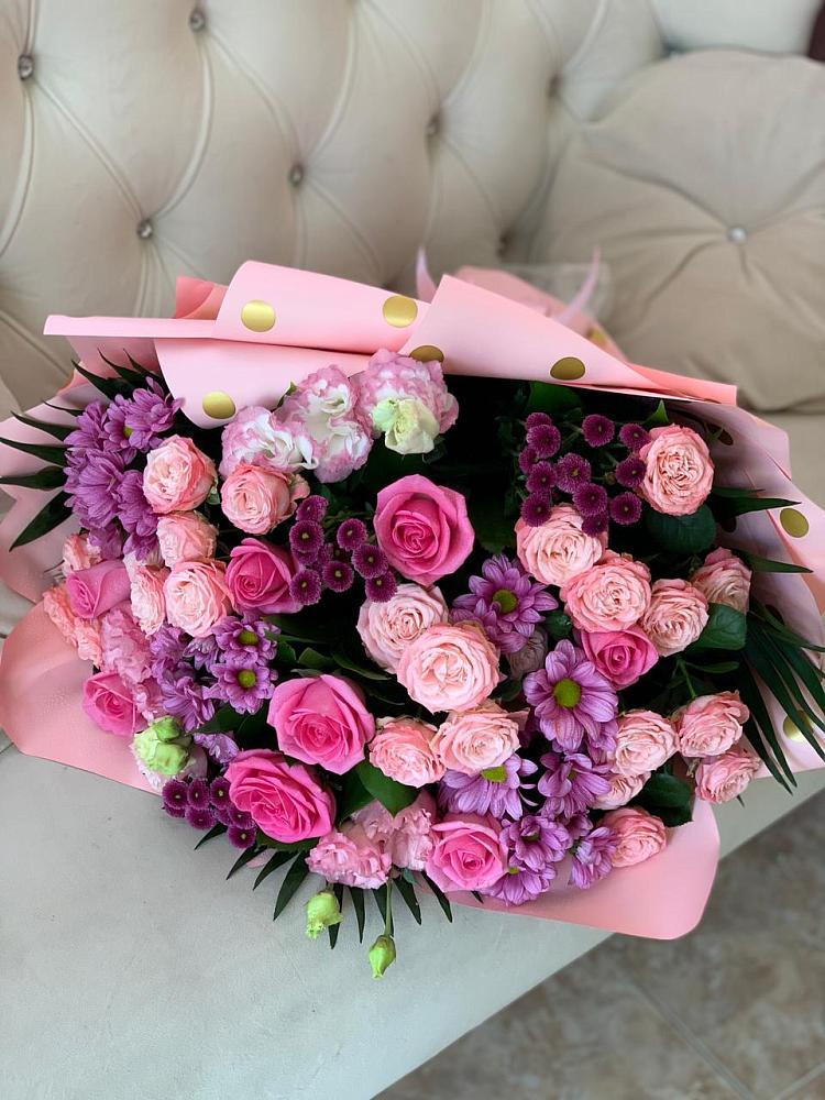 Букет цветов из: Хризантемы, Розы и Лизиантусы в Атаманской