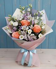 Букет цветов из:  Лизиантусы, Розы, Альстромерии и Гипсофила в Атаманской