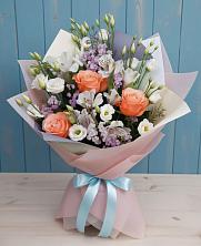 Букет цветов из:  Лизиантусы, Розы, Альстромерии и Гипсофила в Атаманской