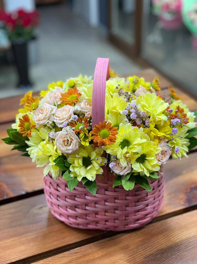 Цветочная композиция из Хризантемы и Розы в корзине в Атаманской