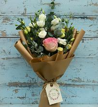 Букет цветов из:  Розы и Лизиантусы в Атаманской