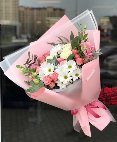 Букет цветов из: Розы, Лизиантусы и Хризантемы в Атаманской