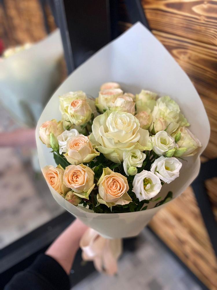 Букет цветов из: Розы и Лизиантусы в Атаманской